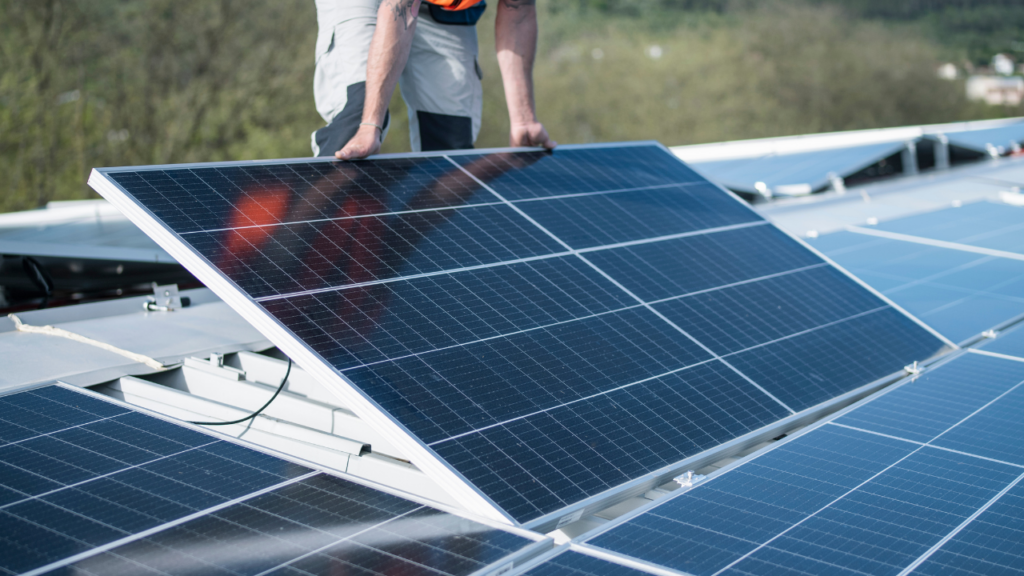 différence entre un panneau solaire et photovoltaïque