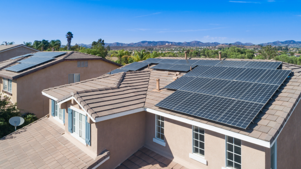 Panneaux solaires photovoltaïques en toiture