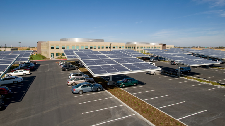 Ombrière solaire parking