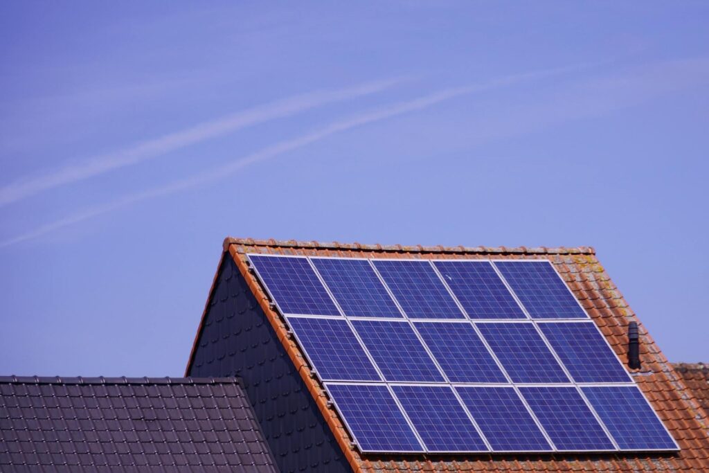 Prime panneau solaire. Installation photovoltaïque résidentielle.