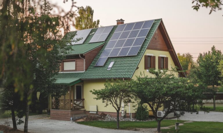 Les panneaux solaires sur les toits une solution pour couvrir 66 % des besoins mondiaux en électricité