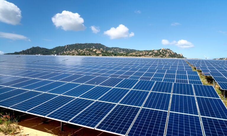 Hydrogène vert : l’Australie inaugure une centrale solaire pionnière et prometteuse
